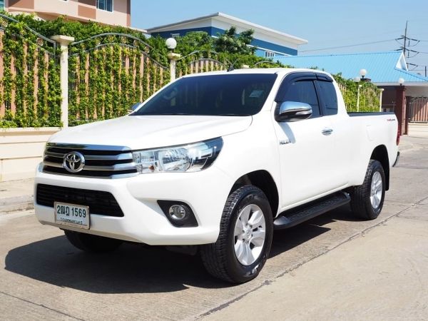 TOYOTA HILUX REVO SMART CAB 2.4 J PLUS PRERUNNER ปี 2017 เกียร์MANUAL สภาพป้ายแดง