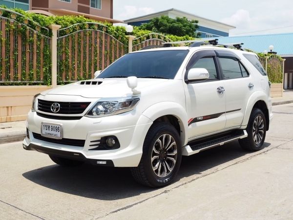 TOYOTA FORTUNER 3.0 V 4WD TRD Sportivo Midnight Shine ปลายปี 2014 จดปี 2015 เกียร์AUTO 5 SPEED 4X4 สภาพนางฟ้า รูปที่ 0