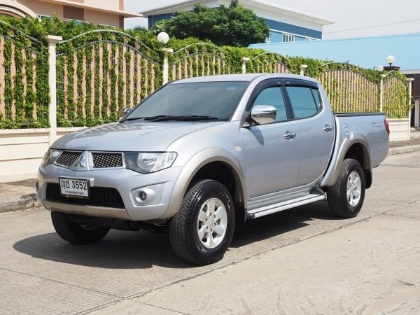 MITSUBISHI TRITON 2.4 GLS PLUS DOUBBLECAB ปี 2010 จดปี 2011 เกียร์ MANUAL สภาพนางฟ้า