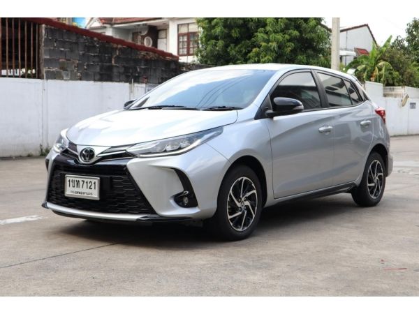 Yaris ปี 20 รถทดลองขับจากโตโยต้ามอเตอร์ ฟรีดาวน์  ดอกเบี้ยเริ่มต้น 2.59% ผ่อนเดือนละ 9,xxx.- ออกรถ 10,800 บาทเท่านั้น