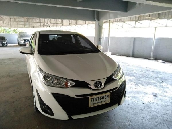 Toyota Yaris hatchback 1.2E สีขาว​ ปี2017