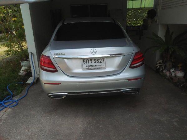 Benz e220d w213 ปี2016