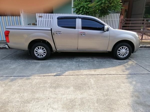 ขายรถ Isuzu Dmaz Hilander Z Cab 4 2500 MT สีทอง ปี 2013 ใส่TopUp ตรงรุ่น รูปที่ 0