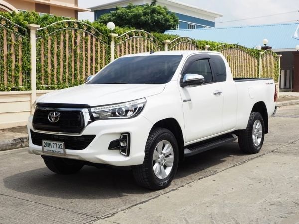 Toyota REVO Prerunner smart cab 2.4 E Pius AUTO ไฟเดย์ไลท์ MY 2019