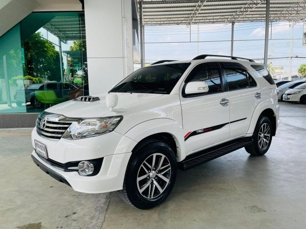 TOYOTA FORTUNER 2.5V 2WD Auto รถปี 2015