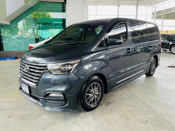 Hyundai H-1  2.5 Elite ปี 2021 รถสีเทา