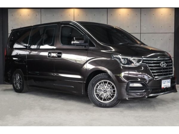 2020 Hyundai H-1 2.5 Deluxe Van AT (ปี 18-24)  P7045