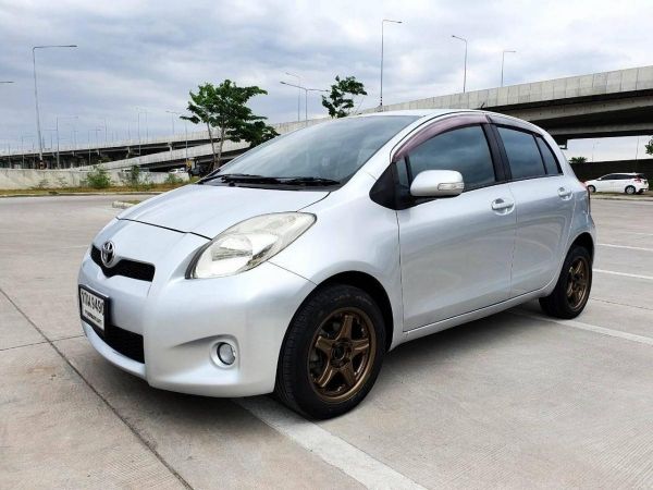 Toyota Yaris 1.5 E manual year 2013