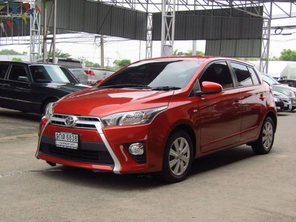 2015 Toyota Yaris 1.2 E Hatchback AT สีส้ม  ราคา 289000 จัดได้เต็ม ซื้อสดไม่มีvat