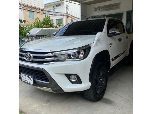 Toyota Hilux Revo 4 ประตู 2.8G 4x4 สีขาว ปี 2017