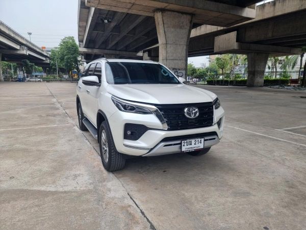 TOYOTA FORTUNER 2.4V ปี 2021