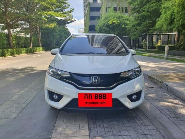 Honda JAZZ 1.5SV เกียร์ออโต้ สีขาว ปี 2015