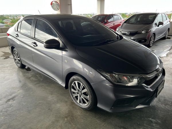 Honda City 1.5 V ปี 17 AT (รถมือสอง ราคาดี เจ้าของขายเอง รถสวย สภาพดี ไมล์แท้)