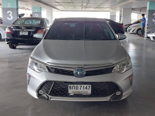 Toyota Camry 2.5 Hybrid Premiumปี 17 AT (รถมือสอง ราคาดี เจ้าของขายเอง รถสวย สภาพดี ไมล์แท้)