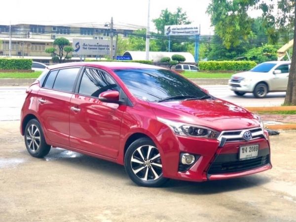 2015 Toyota Yaris 1.2G AT รถใช้น้อย สวยน่าใช้ รูปที่ 0