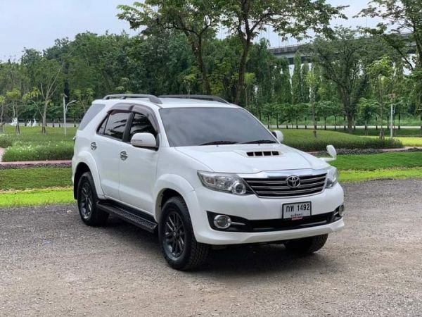 TOYOTA FORTUNER 2.5V สีขาว A/T ปี2015 รูปที่ 0