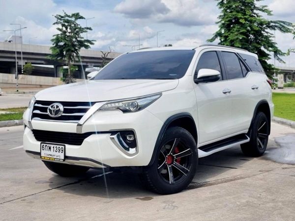 2017 TOYOTA FORTUNER 2.4 V ดีเซล รถหรูสวยขายถูก