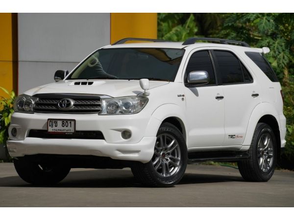 2010 TOYOTA FORTUNER 3.0 V TRD 4WD A/T สีขาว รูปที่ 0