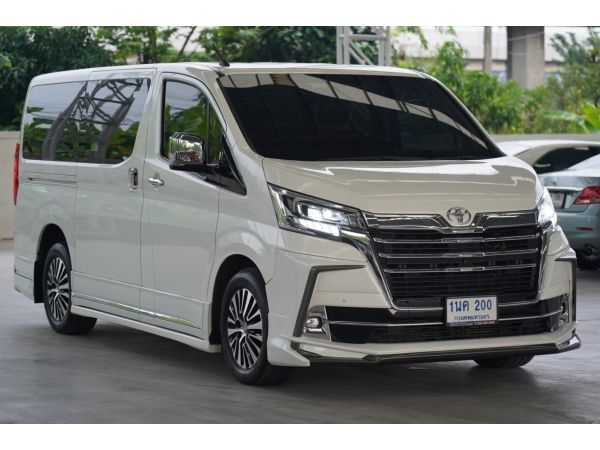 2020 toyota majesty 2.8 primium สีขาว