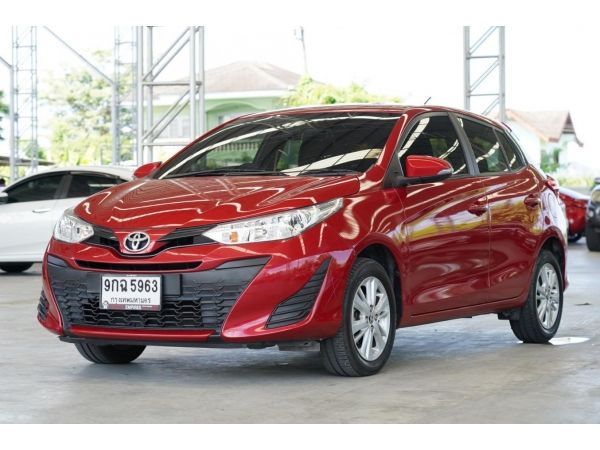 2019 toyota yaris 1.2 E สีแดง