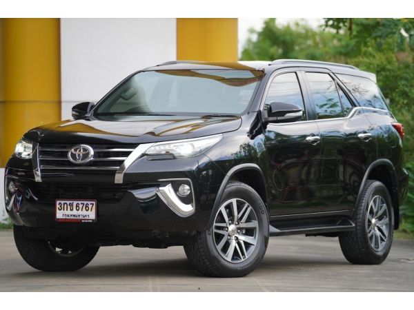 2015 TOYOTA FORTUNER 2.4 V  สีดำ