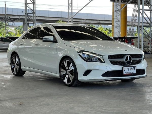 2017 BENZ CLA 200  A/T สีขาว