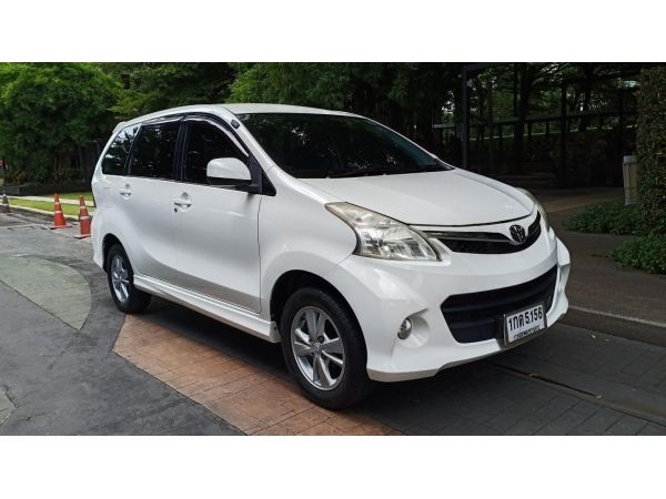 TOYOTA AVANZA 1.5S เกียร์ออโต้ สีขาว MY 2012