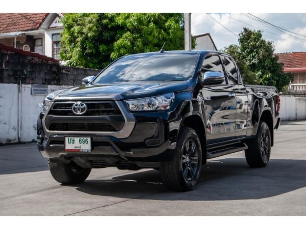 Toyota Revo C-cab 2.4 Entry Pre M/T ปี 2021