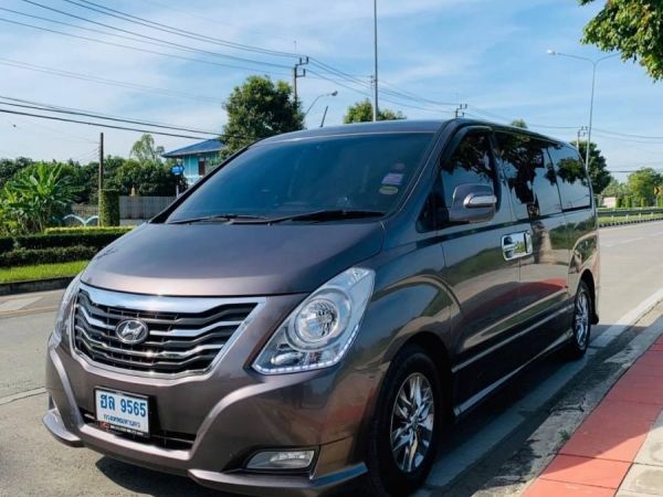 2015 HYUNDAI H-1 2.5 ELITE A2 รถบ้านสวยๆไม่เคยมีอุบัติเหตุ