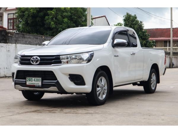 โตโยต้าชัวร์ ฟรีดาวน์ ผ่อนเดือนละ 7xxx บาท Toyota Revo C-Cab 2.4 E M/T ปี 17