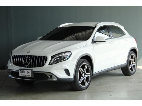 Mercedes Benz GLA 200 CBU ปี 15 จด 16