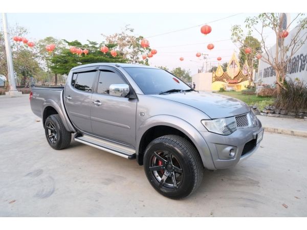 MITSUBISHI TRITON PLUS 2.5VG TURBO เกียร์ออโต้ 4ประตู ปี 2015