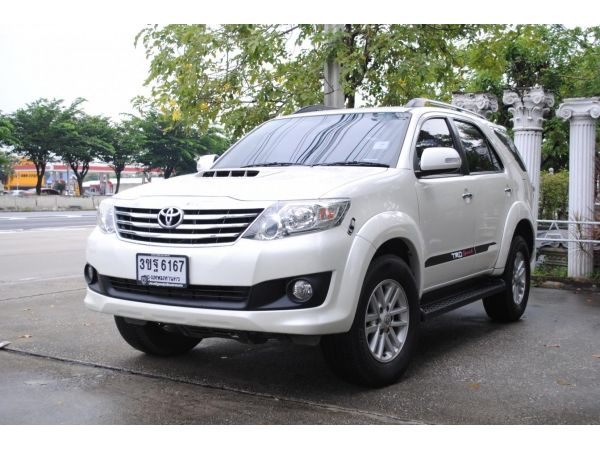 2014 TOYOTA FORTUNER 3.0V auto ฟรีดาวน์ ไมล์ 190,000 กม.