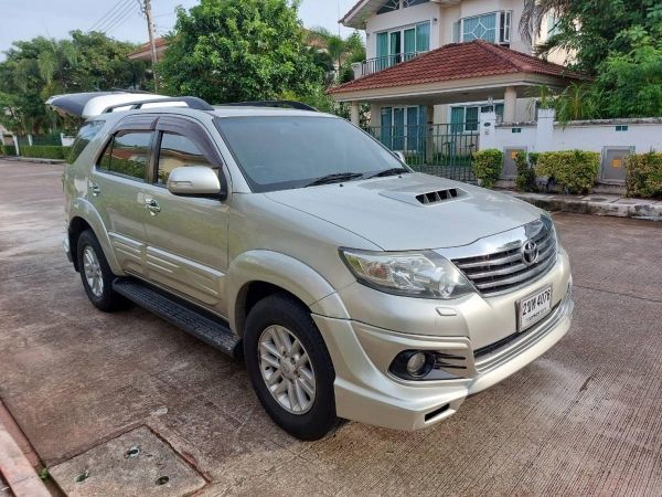 Toyota fortuner 3.0 V 4WD 560000 [km รูปที่ 0