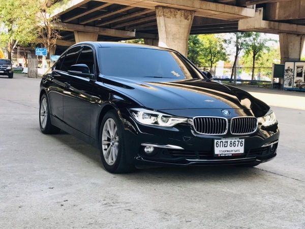 2017 BMW 320i AT 8676-168 ไมล์168000 เบนซิน เบาะหนังทูโทน ดำน้ำตาล เซนเซอร์ถอย สวยพร้อมใช้ เอกสารครบพร้อมโอน เพียง 799000 บาท ซื้อสดไม่มี Vat7% เครดิตดีจัดได้ล้น900000-1000000