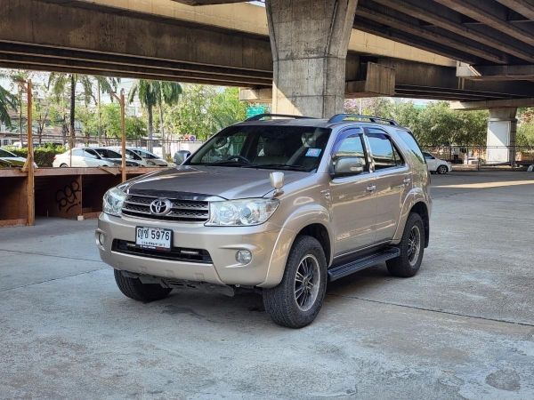 2011 Toyota Fortuner 2.7 V AT 5976-150 เบนซิน ออโต้ ภาษีหมด2567 ยางผลิตปี2021