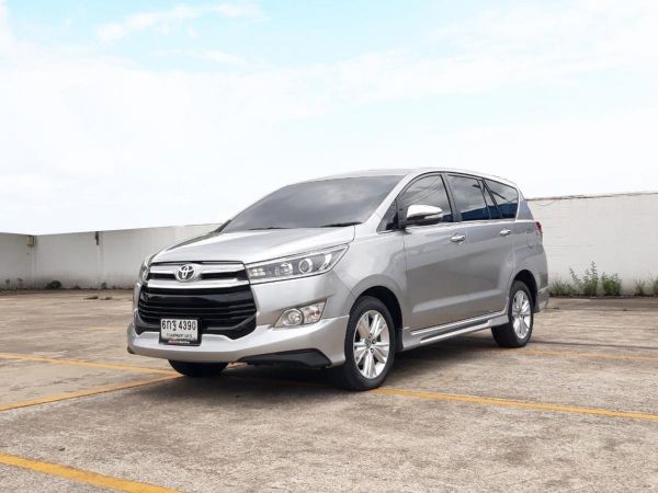 Toyota Innova 2.8V   ออโต้ ปี 2017  ดีเซล  สีเงิน ตัวท็อป