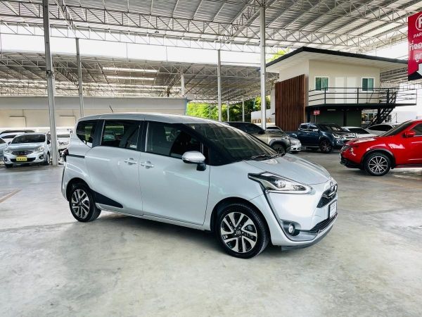 TOYOTA SIENTA 1.5V  Auto ปี 21 จด 22   สีเงิน