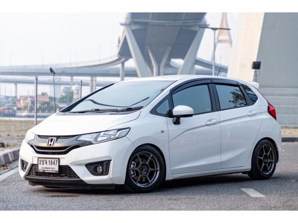 Honda jazz 1.5 S ปี 2015 จด 2018 Auto เบนซิน สีขาว