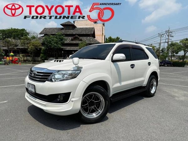 ปี 2013 TOYOTA FORTUNER 3.0 V 2WD รุ่น50ปี A/T (ขต 3286 ระยอง)