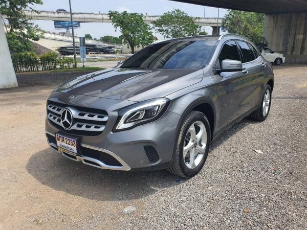 รถหรู สภาพใหม่มาก คุ้มๆ BENZ GLA-200 โฉม W156  ปี 2020