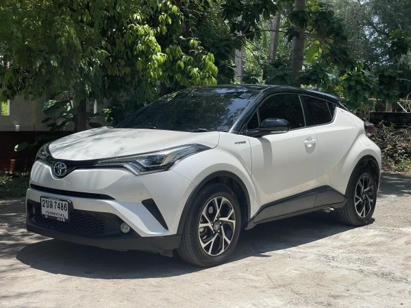 Toyota C-HR รถ Toyota C-HR 1.8 HV MID ไฮบริด สีขาวมุก ปี 2019