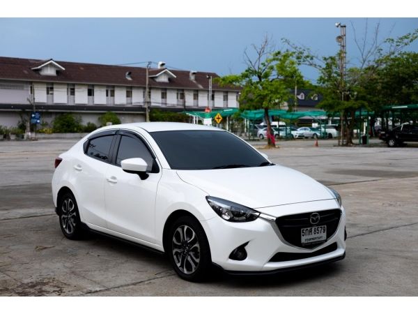 Mazda 2 1.5 ดีเซล  สีขาว เกียร์ออโต้ ปี 2017