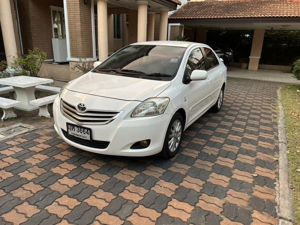 2011 TOYOTA VIOS 1.5E auto ฟรีดาวน์ รถบ้านชายเอง รูปที่ 0