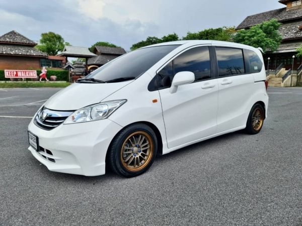 ปี 2013  HONDA  FREED  1.5  SE  A/T  ( 2กฆ 8253 กทม)