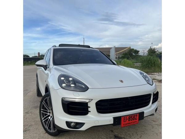 2015 Porsche CAYENNE ขาวเบาะแดง ออปชั่น Full สุด ไม่ต้องซื้อแค่ดูก็คุ้มแล้ว