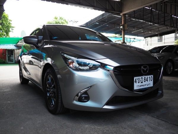 Mazda 2 1.3 High Connect สีบรอนเงิน MY2018