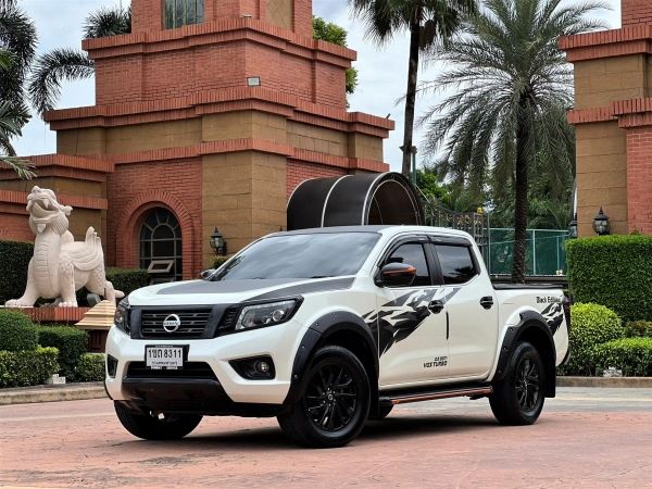 2020 NISSAN NAVARA NP300 2.5 DoubleCab Calibre EL Black Edition