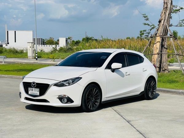 MAZDA3 2.0 C SKYACTIVE ปี2015 จดทะเบียน2016  สีขาว เกียร์ออโต้