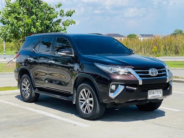 TOYOTA FORTUNER 2.8V 4WD TOP สี น้ำตาล ปี 2015 จดทะเบียนใช้งาน 2017 เกียร์ ออโต้